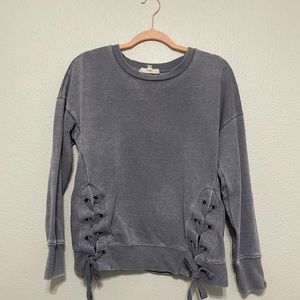 Comfy sweatshirt with ties